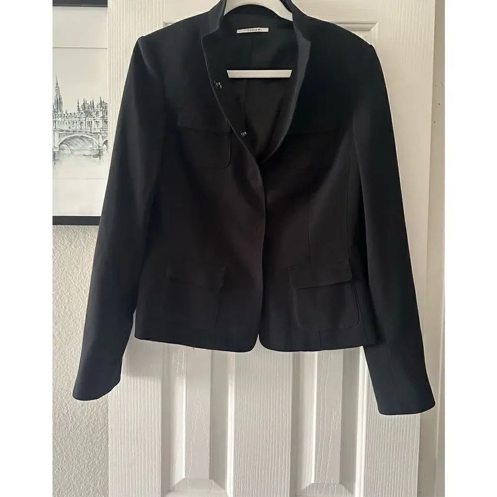Tahari women’s black blazer size 6 with snap button close